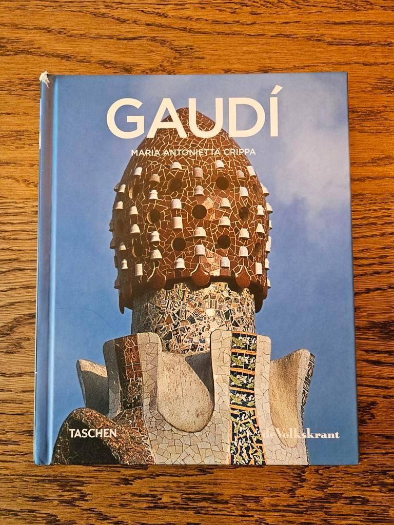 Gaudí – Maria Antonietta Crippa | Taschen / de Volkskrant, M.A. Crippa, Ophalen of Verzenden, Zo goed als nieuw, Overige onderwerpen