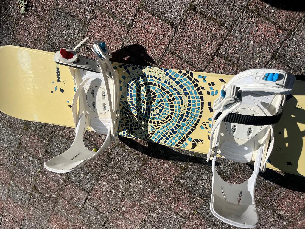 Snowboard 136 kids mer bindingen, Sport en Fitness, Snowboarden, Ophalen, Gebruikt, Board
