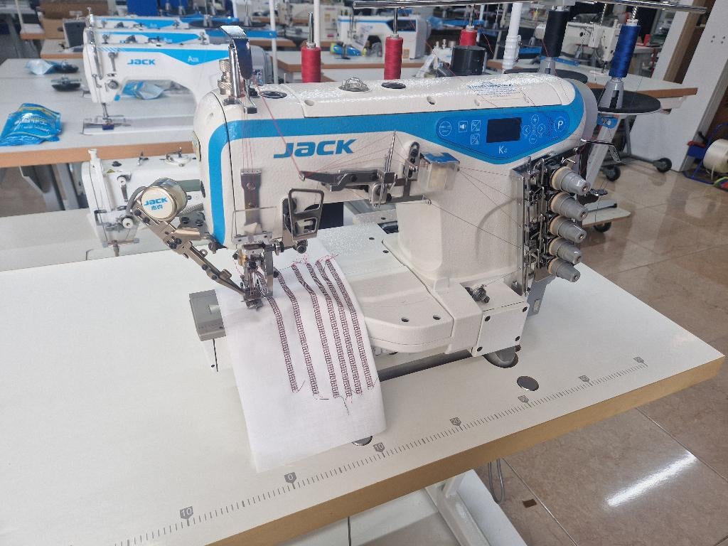 Jack K4-UT bovendek onderdek machine AUTOMAAT ZO GOED ALS 1, Zo goed als nieuw, Lockmachine, Industrieel, Ophalen