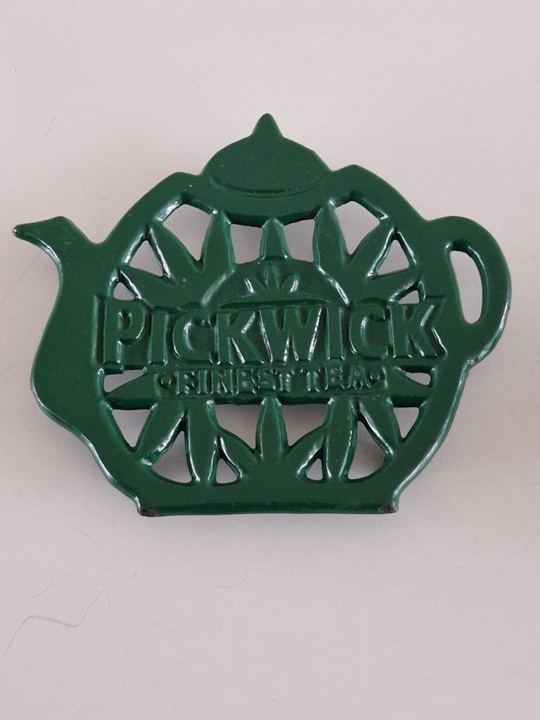 Gietijzeren Pickwick onderzetter voor theepot., Ophalen of Verzenden, Huis en Inrichting