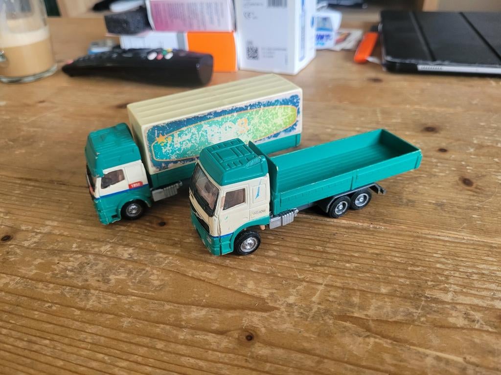 Twee bakwagens, Gebruikt, Ophalen of Verzenden