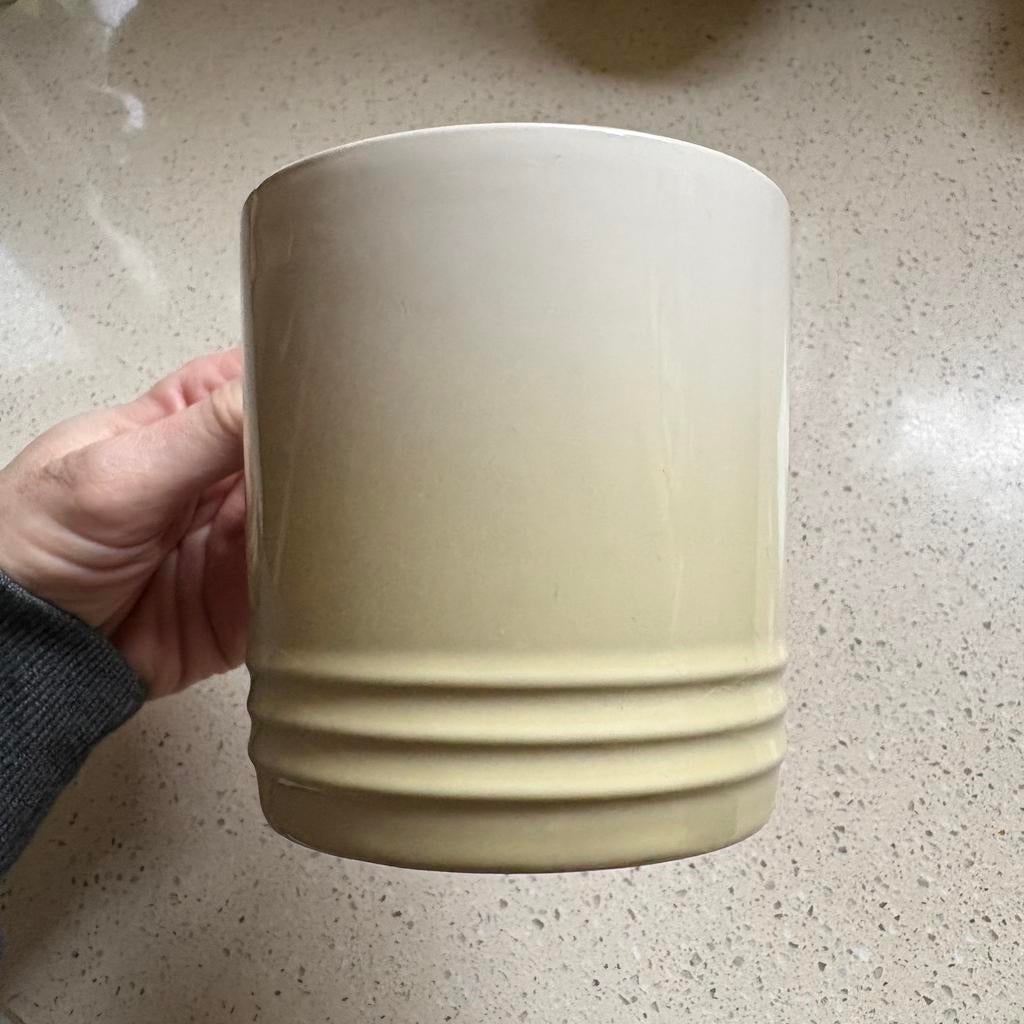 Le Creuset mokken 0.35 l beige verlopend, Huis en Inrichting, Keuken | Servies, Ophalen of Verzenden, Zo goed als nieuw, Overige stijlen