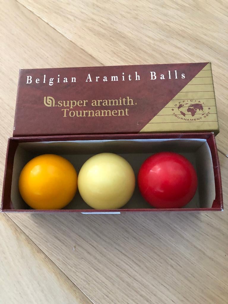 3 biljart ballen met doos, Sport en Fitness, Biljarten en Poolen, Ophalen of Verzenden, Gebruikt, Keu of Ballen
