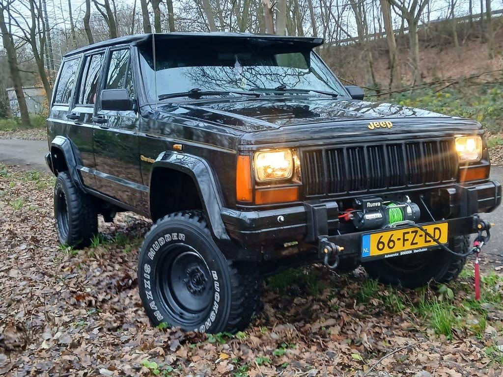 Robuuste Jongtimer Jeep Cherokee  4.0 I S AUT 4WD 1993 Zwart, Auto's, Zwart, 3960 cc, Vierwielaandrijving, Particulier