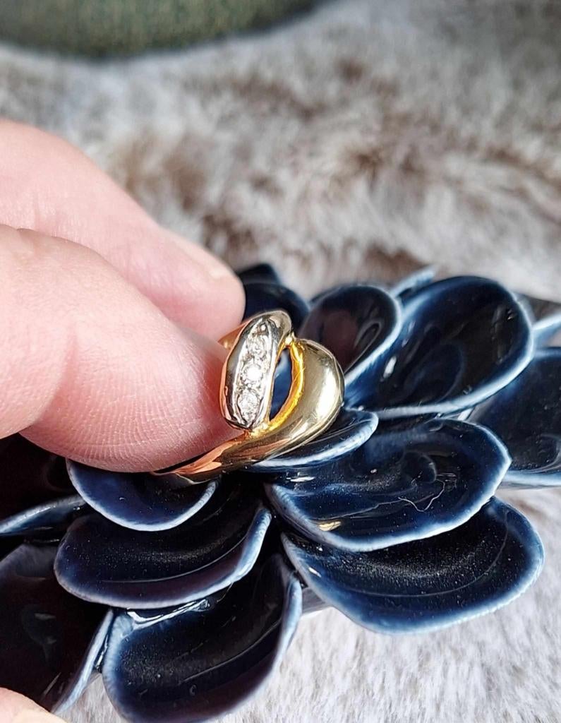 Pracht 14 karaat geelgouden dames ring met 3 diamantjes😍, Gebruikt, ., Ophalen of Verzenden, Met edelsteen