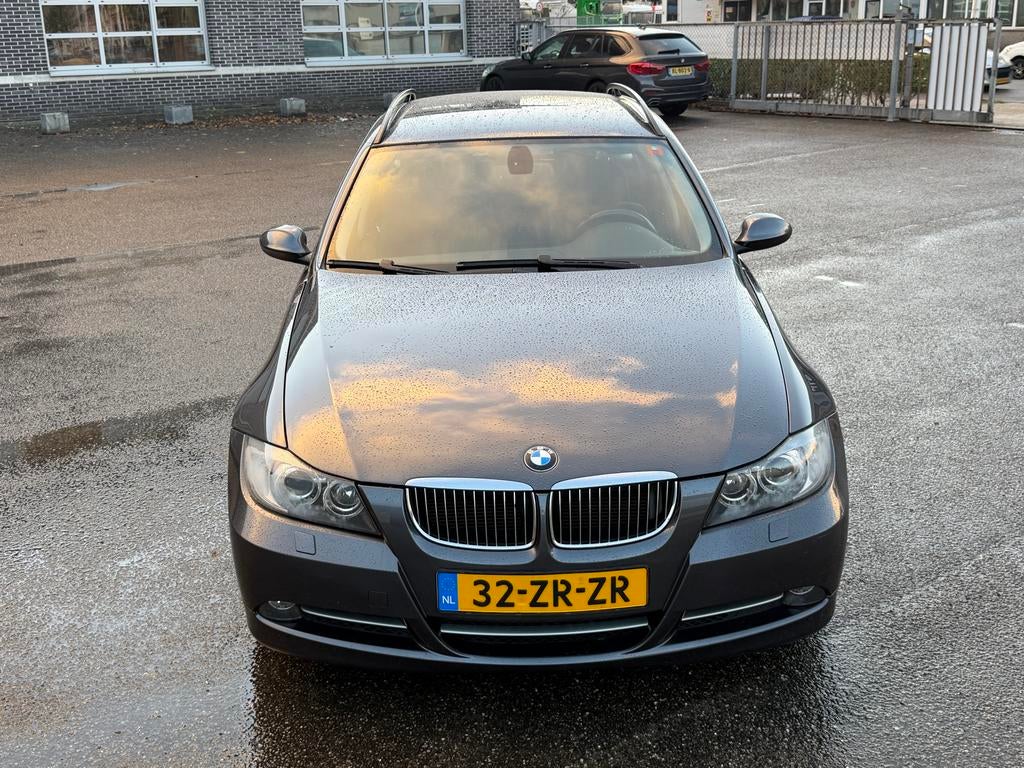 BMW 3-Serie 3.0L 335i Touring AUT 2008 Grijs | NAP, Auto's, BMW, Automaat, Euro 5, Stationwagon, Grijs