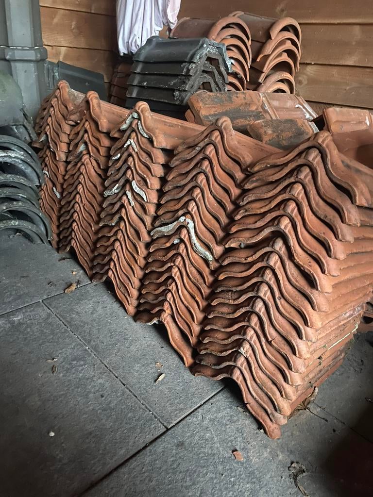 76 ezelruggen natuurrood / vorsten / Nokvorsten / nokpannen, Steen of Klei, Blauw, Ophalen of Verzenden, Zo goed als nieuw