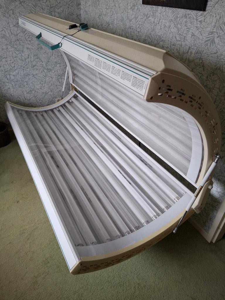 Zonnebank merk Cleosun - ophalen in Almere!, Ophalen, Gebruikt, Zonnebank dubbelzijdig, 10 tot 15 lampen