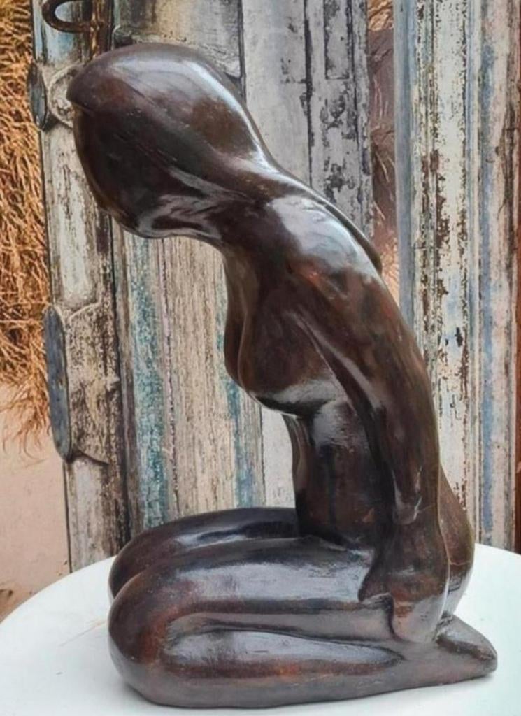 Mooi beeld vrouw in bronskleur, Ophalen