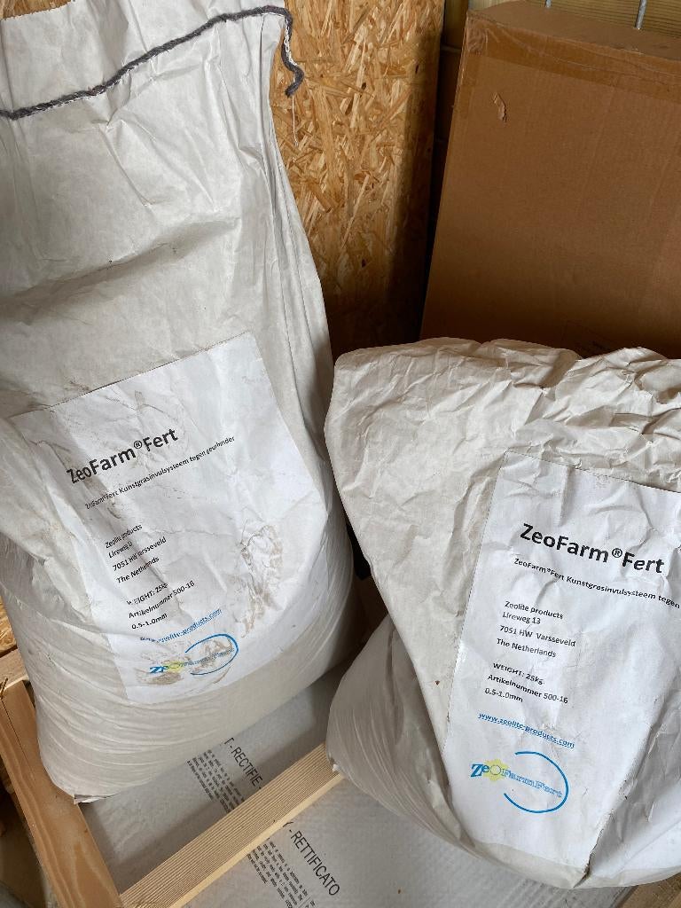 Zeoliet / Zeolite, Ophalen, Nieuw, 10 tot 20 m², Kunstgras