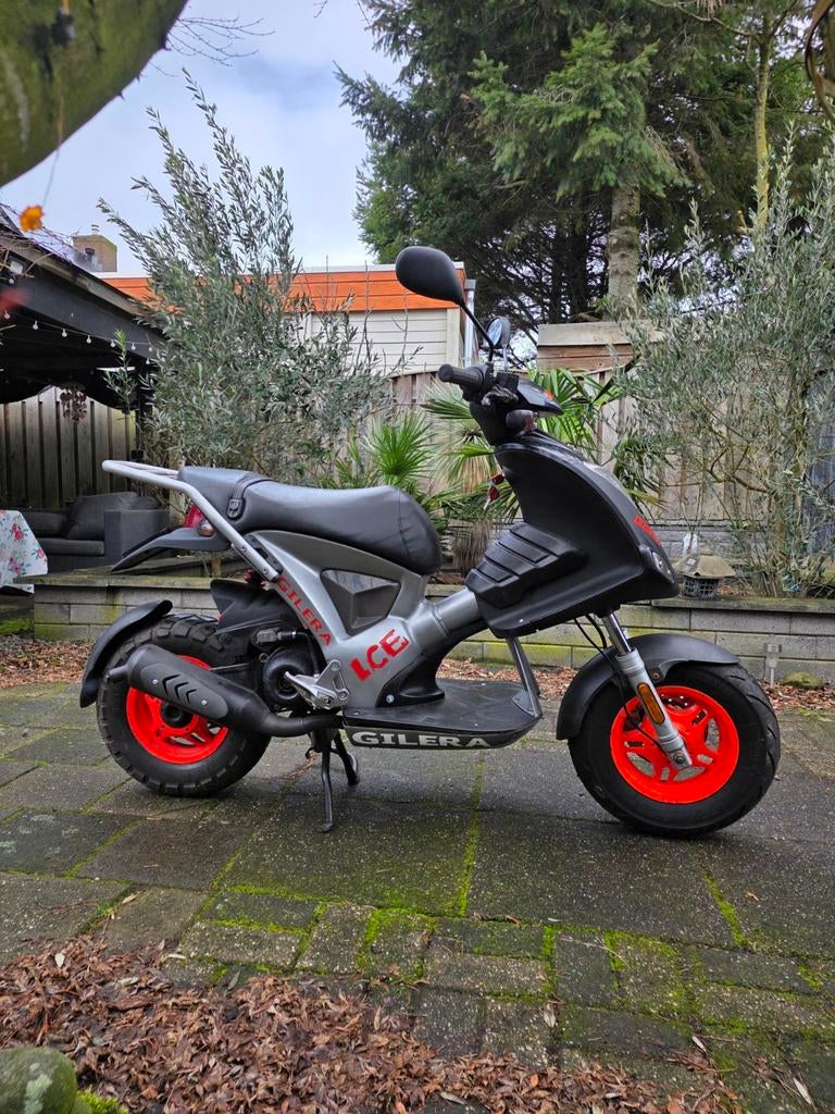 Zeldzame Gilera ICE 70cc 2takt! Geel kenteken! (Zip runner), Fietsen en Brommers, Ophalen, Overige modellen