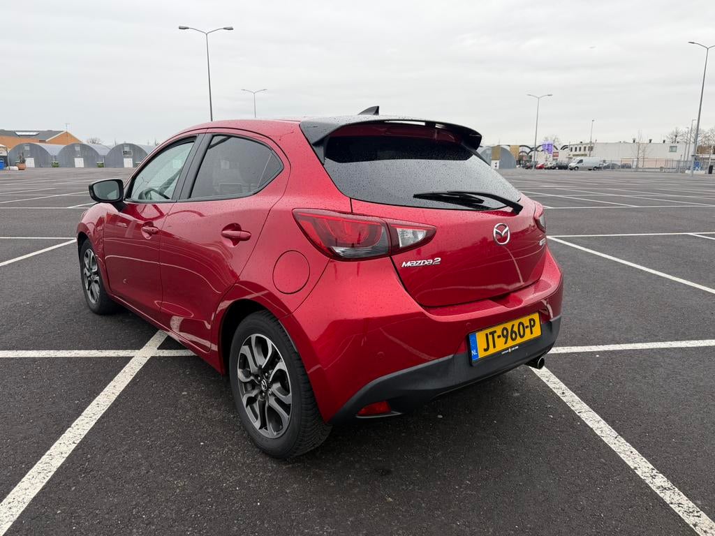 Mazda 2 1.5 66KW 5DRS 2016 Rood, Voorwielaandrijving, 31 €/maand, 4 cilinders, Origineel Nederlands