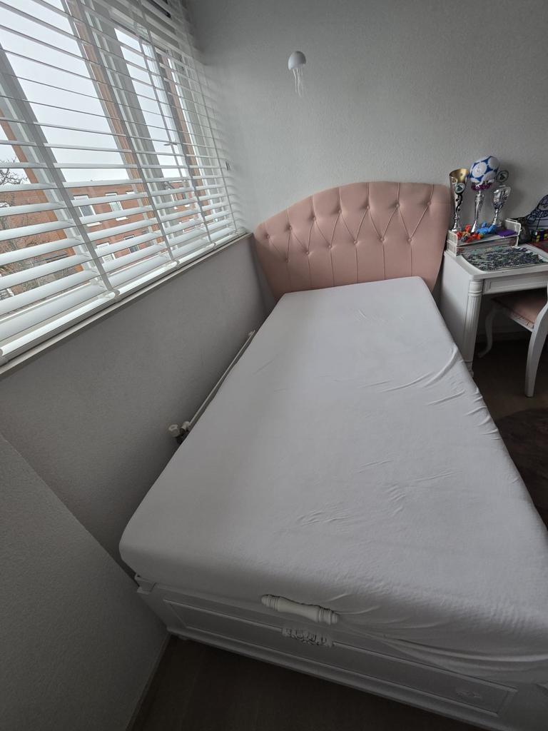 Complete kinder/tienerkamer met bed en bureau, Kinderen en Baby's, Kinderkamer | Complete kinderkamers, Ophalen, Gebruikt, Meisje