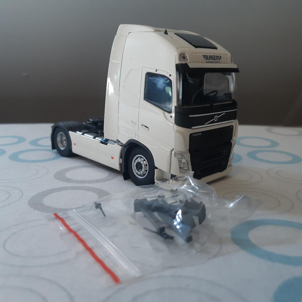 Tekno Volvo FH 4 Globetrotter white line, Hobby en Vrije tijd, Modelauto's | 1:50, Ophalen of Verzenden, Nieuw, Bus of Vrachtwagen