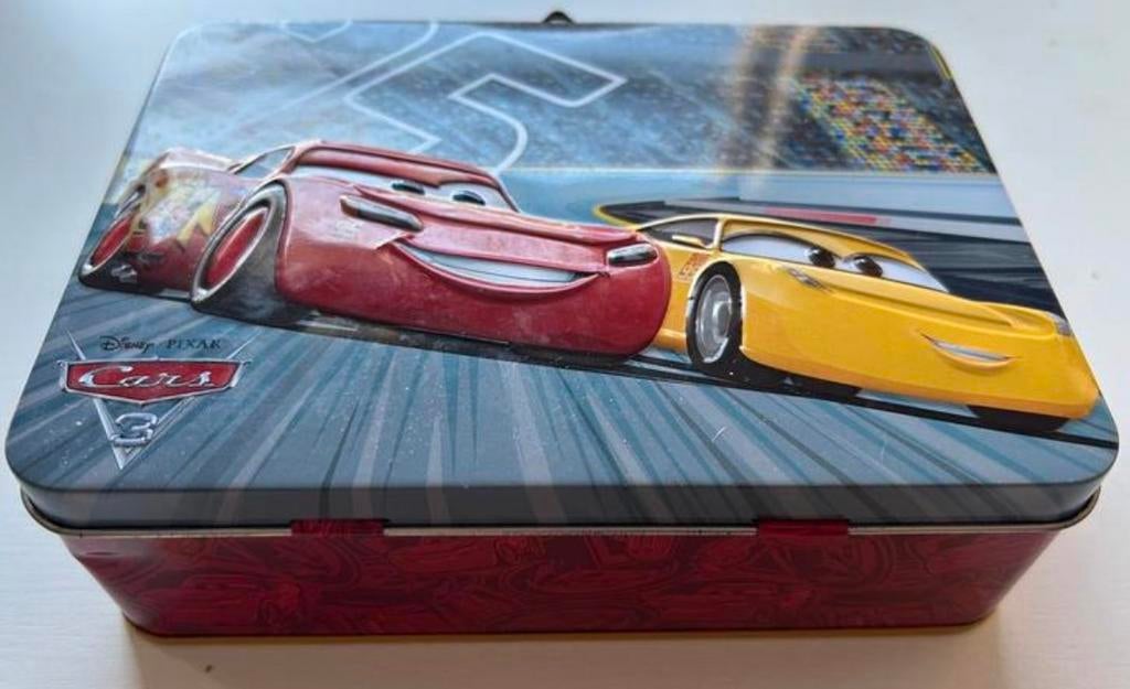 Disney Pixar Cars metalen koffertje 18 x 13,5 cm, Ophalen of Verzenden, Zo goed als nieuw