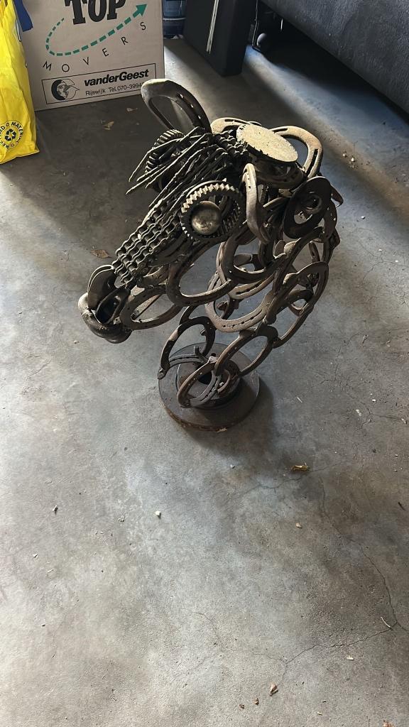Beeld paardenhoofd van hoefijzers, Antiek en Kunst, Ophalen