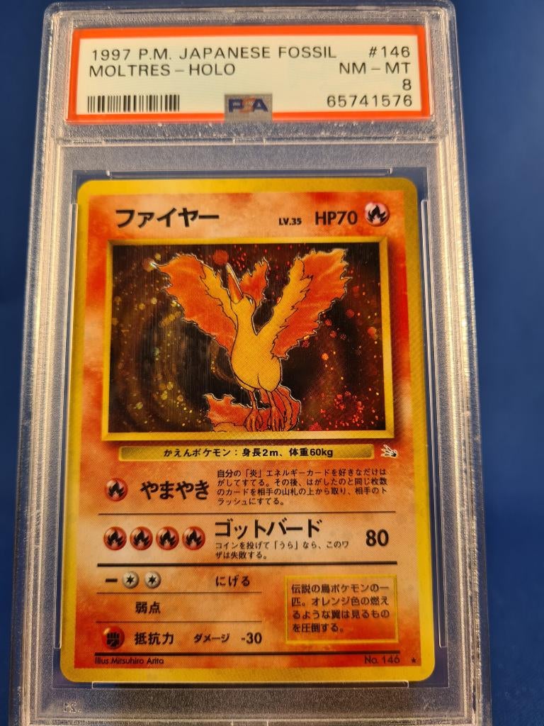 Moltres 12/62 - Fossil (PSA 8) (JP), Hobby en Vrije tijd, Verzamelkaartspellen | Pokémon, Verzenden, Gebruikt