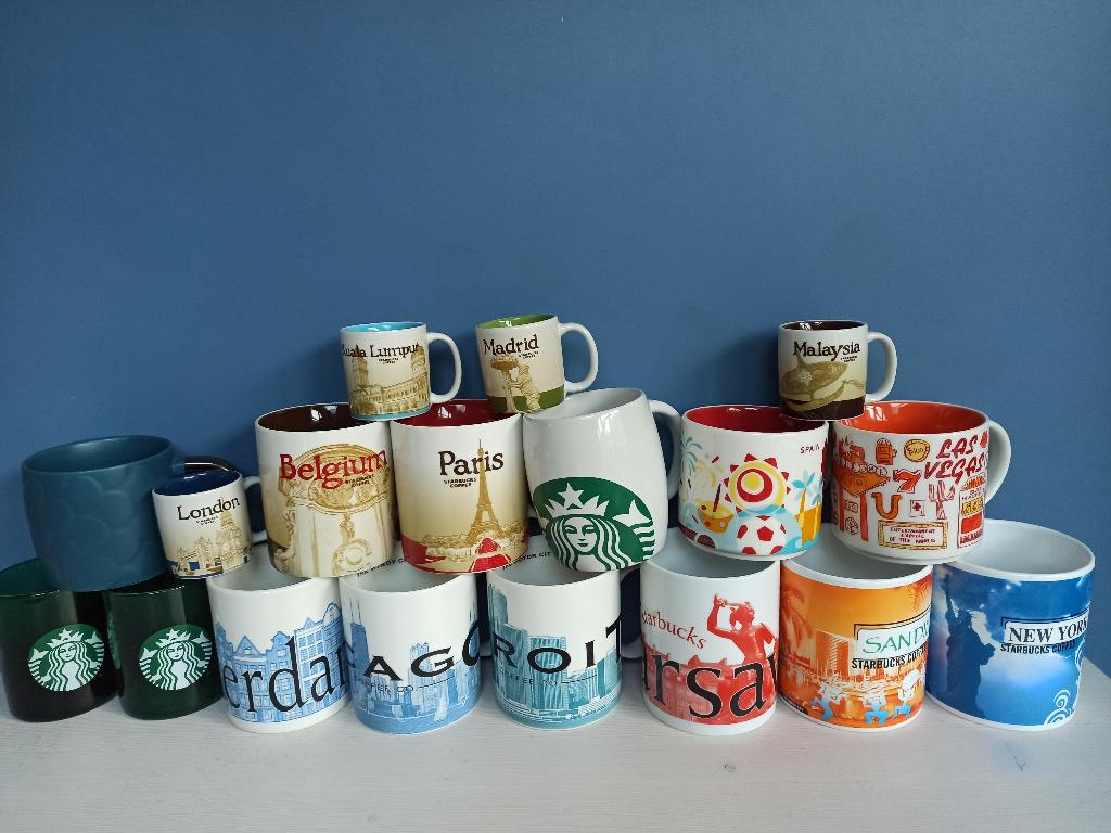 18 mokken Starbucks (afhaalprijs), Huis en Inrichting, Keuken | Servies, Ophalen, Aardewerk, Overige stijlen, Kop(pen) en/of Schotel(s)