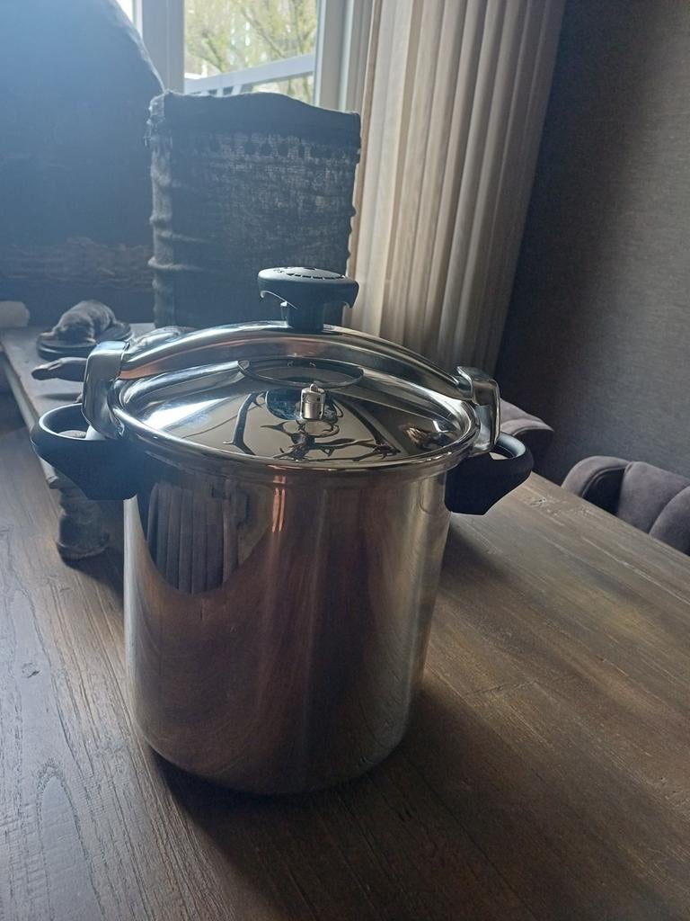 Silampos snelkookpan 10 liter zgan was 149 nu voor 89, Ophalen of Verzenden, Zo goed als nieuw