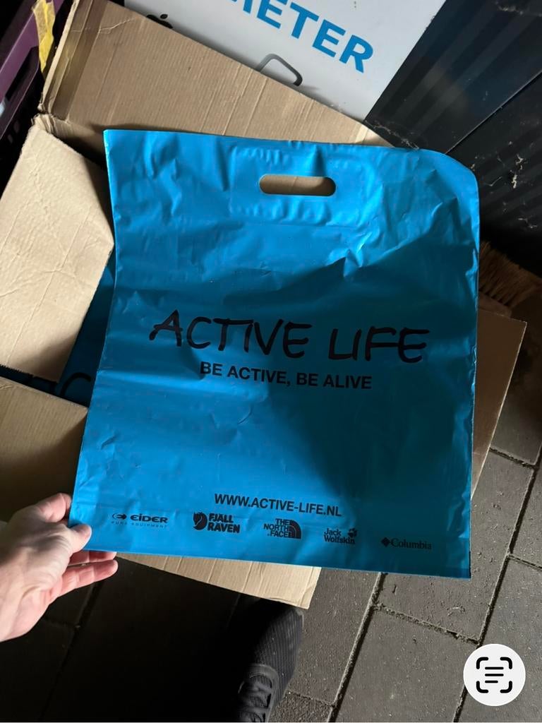 Plus minus 300 plastic tasjes. 49x44 cm, Plus minus 300 plastic tasjes., Nieuw, Ophalen of Verzenden, Plus minus 300 plastic tasjes.