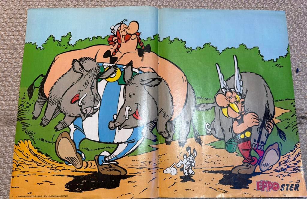 Asterix en Obelix poster (1976), Eén stripboek, Ophalen of Verzenden, Gelezen
