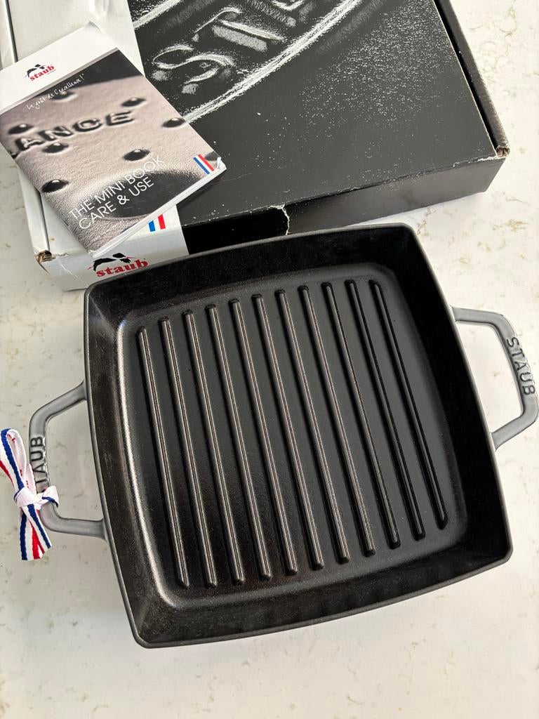 Nieuw Staub grillpan 23 cm, Ophalen of Verzenden, Nieuw, Gietijzer, Koekenpan of Braadpan