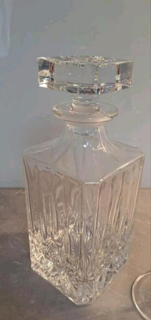 Prachtig kristallen karaf, Ophalen