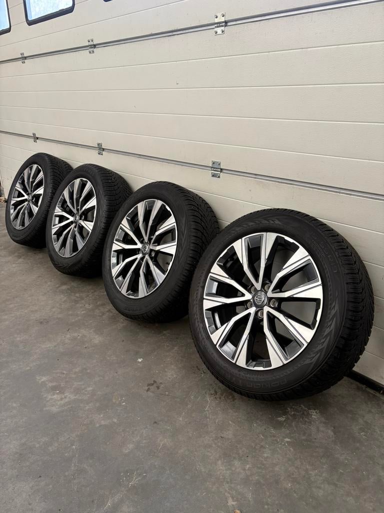 Volvo XC60 19 inch Inscription winterset Nokian 6+ mm, Auto-onderdelen, Banden en Velgen, Gebruikt, Banden en Velgen, Winterbanden