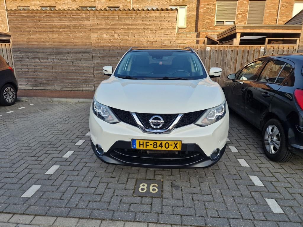Nissan Qashqai 1.2 Dig-t 85KW 2WD CVT 2015 Wit, Auto's, Stof, 4 cilinders, Wit, Origineel Nederlands