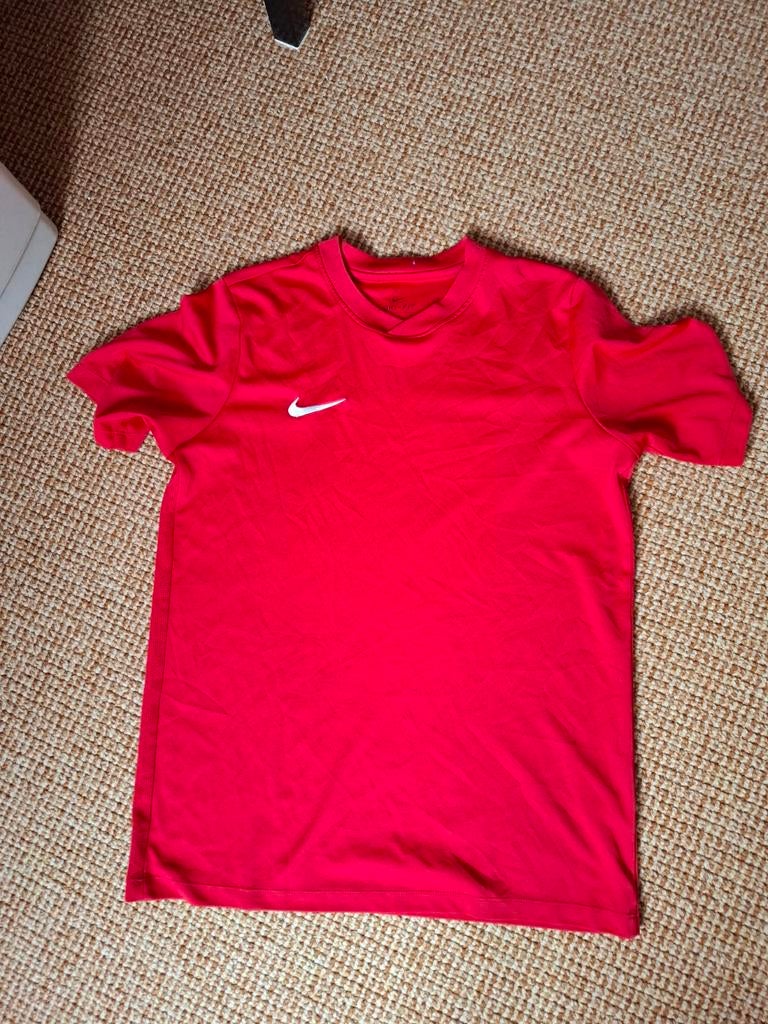 Nike Dri-FIT Rood T-shirt voor Kinderen, Kinderen en Baby's, Kinderkleding | Maat 164, Ophalen of Verzenden, Zo goed als nieuw