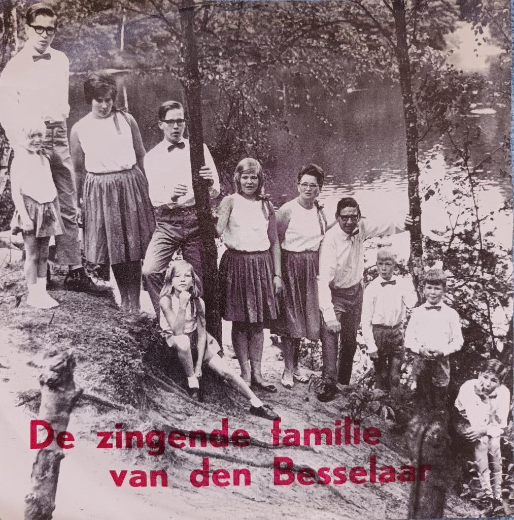 Zingende Familie Van Den Besselaar - Regenboog, Ophalen of Verzenden, Zo goed als nieuw, Overige formaten, Levenslied of Smartlap