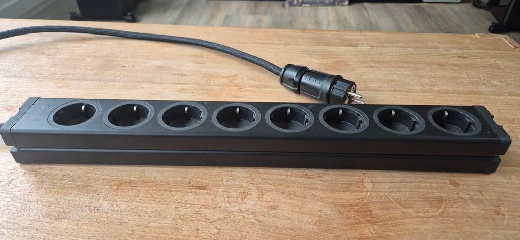 Hoogwaardige Verdeeldoos voor Hifi Apparatuur, Ophalen of Verzenden, Zo goed als nieuw, Minder dan 2 meter, Overige kabels