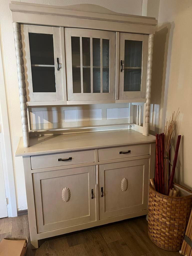 Antieke buffetkast, gebroken wit met nieuwe tegels, Ophalen