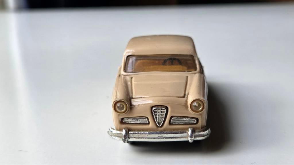 Oude Politoys 1:41 Alfa Romeo Giulietta Ti nr 32 modelauto, Hobby en Vrije tijd, Modelauto's | 1:43, Gebruikt, Auto, Overige merken