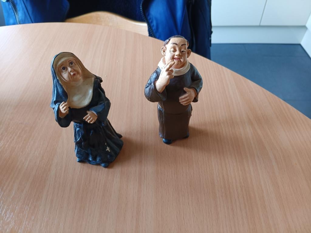 Beeldjes non en monnik - Religieuze decoratie, Verzamelen, Beelden en Beeldjes, Ophalen of Verzenden