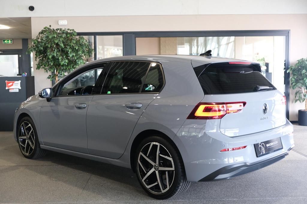 Volkswagen Golf 8 1.5 eTSI Life DSG 150PK HuD IQ Led Navi, 680 kg, 4 cilinders, 150 pk, Leder en Stof