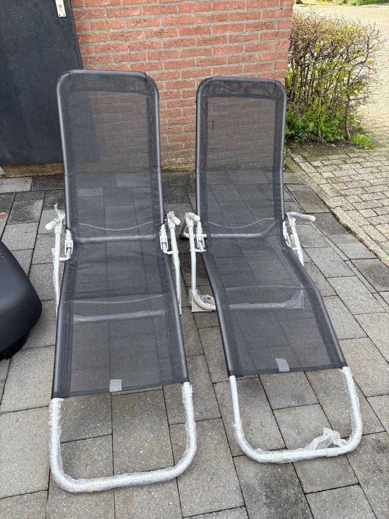 2x Ligstoelen - Zo goed als nieuw, Ophalen, Zo goed als nieuw, Textileen, Verstelbaar