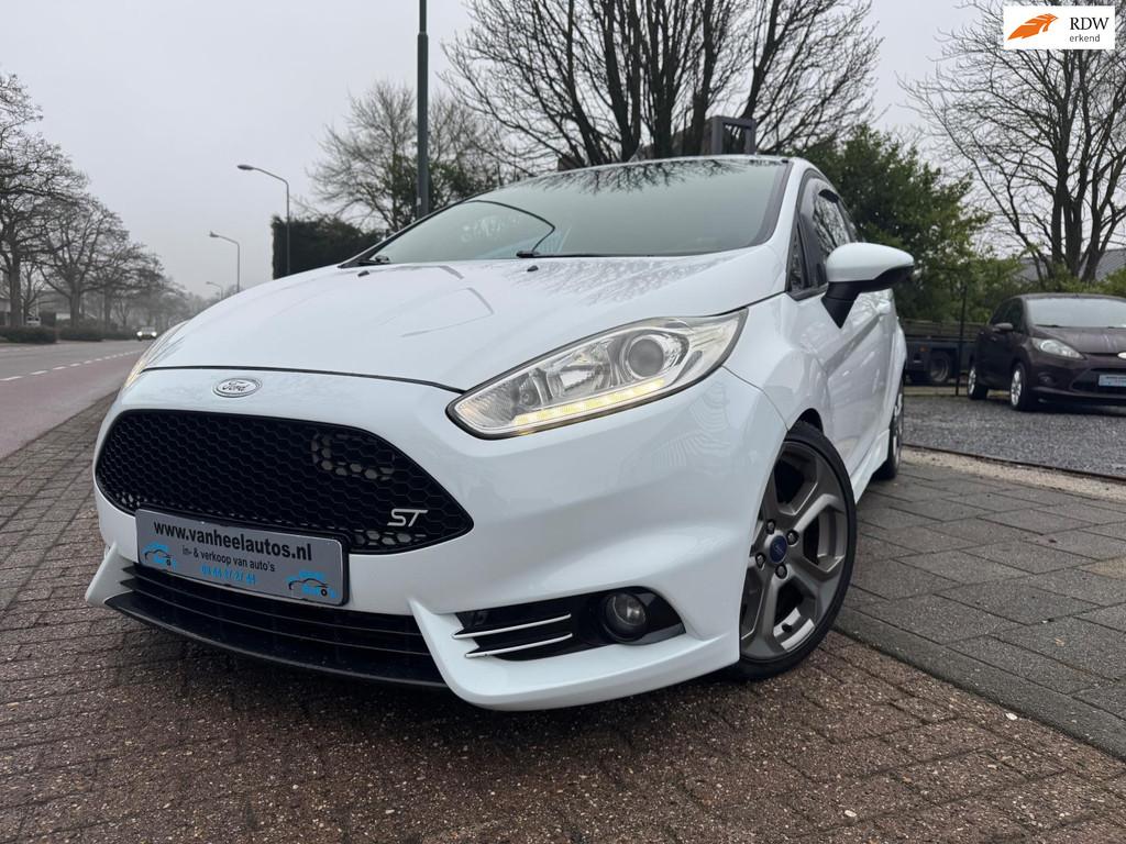 Ford Fiesta 1.6 ST A-C Elek Pakket Navi Lmv Camera, Auto's, Voorwielaandrijving, 1596 cc, Gebruikt, Zwart