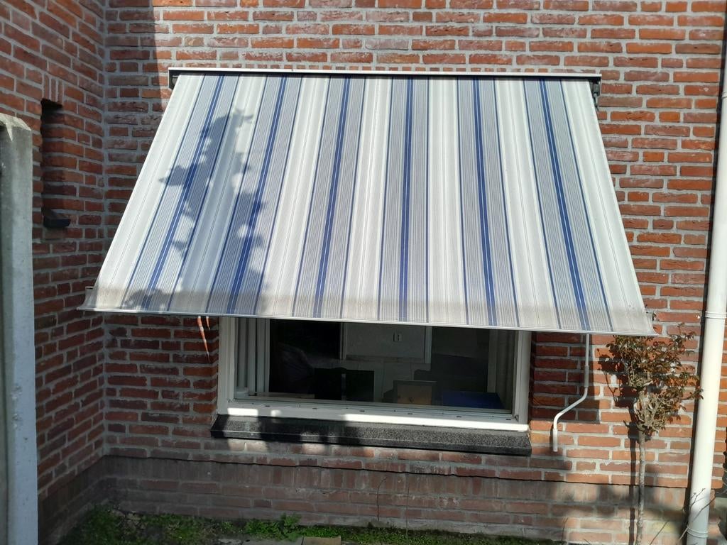 Uitvalscherm blauw-wit gestreept, handbediend, Gebruikt, Ophalen of Verzenden, Minder dan 250 cm, Uitvalscherm