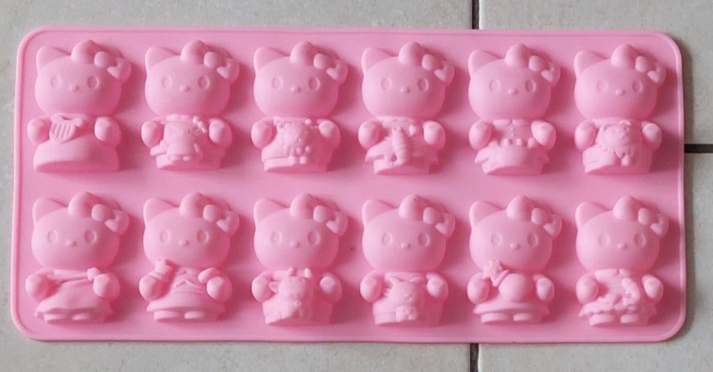 Diverse schattige chocoladevorm
Prijs per stuks €6, Ophalen of Verzenden, Nieuw, Taarten of Cupcakes, Overige typen