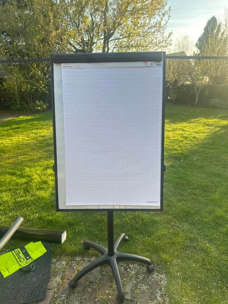 Flipover op wieltjes met papier erbij, Ophalen, Whiteboard