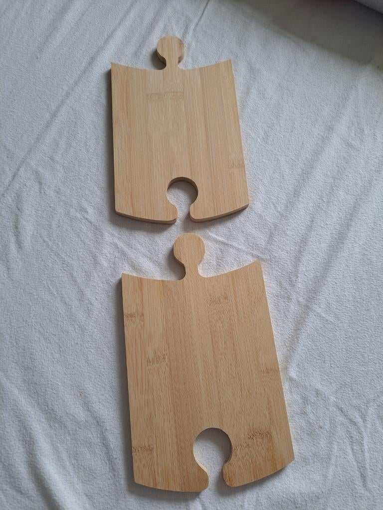 Set van 2 houten puzzel snij-/serveerplanken, Huis en Inrichting, Hout, Snij-/serveerplank, Ophalen of Verzenden, Zo goed als nieuw