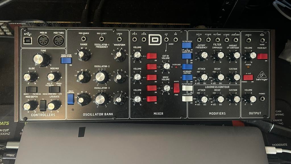 Behringer model d, Muziek en Instrumenten, Ophalen of Verzenden, Zo goed als nieuw, Overige aantallen, Overige merken