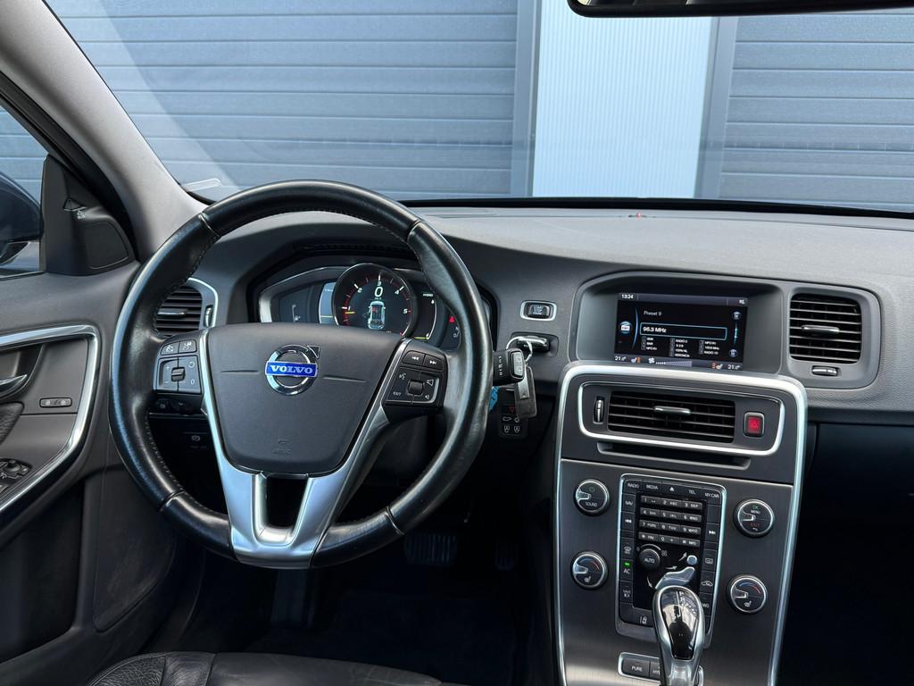 Volvo V60 2.4 D6 AWD Plug-In Hybrid / DEALER ONDERHOUDEN /, Auto's, Volvo, Automaat, Blauw, Vierwielaandrijving, Te koop