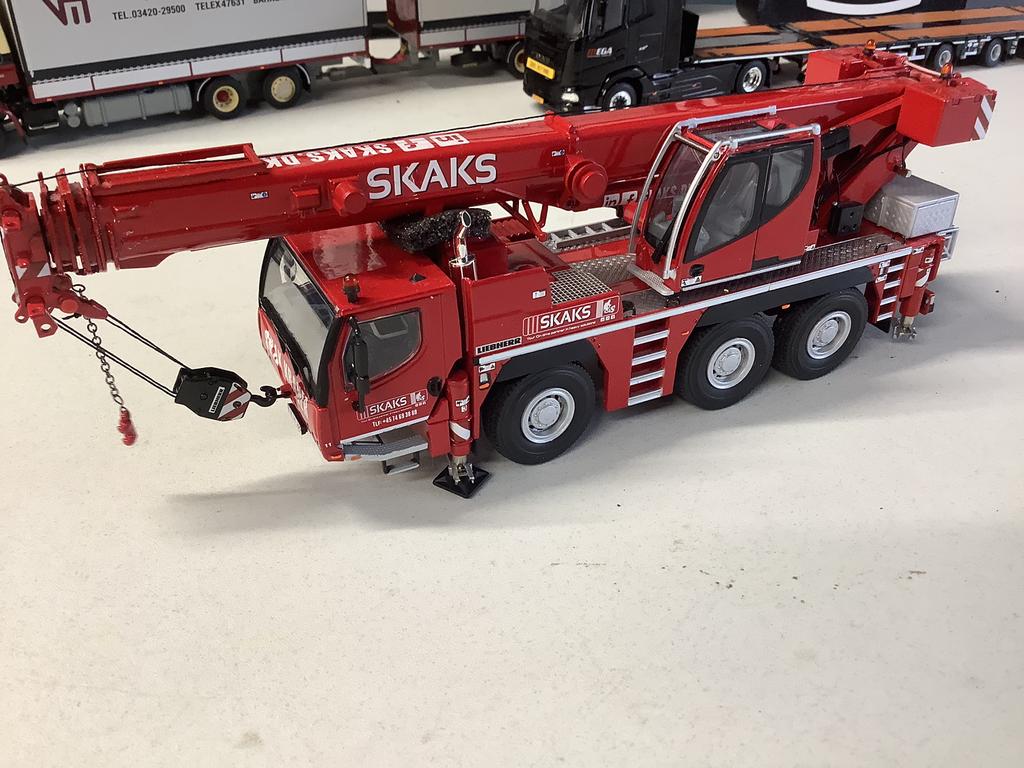 Liebherr LTM 1050, Hobby en Vrije tijd, Modelauto's | 1:50, Ophalen of Verzenden, Zo goed als nieuw, Hijskraan, Tractor of Landbouw