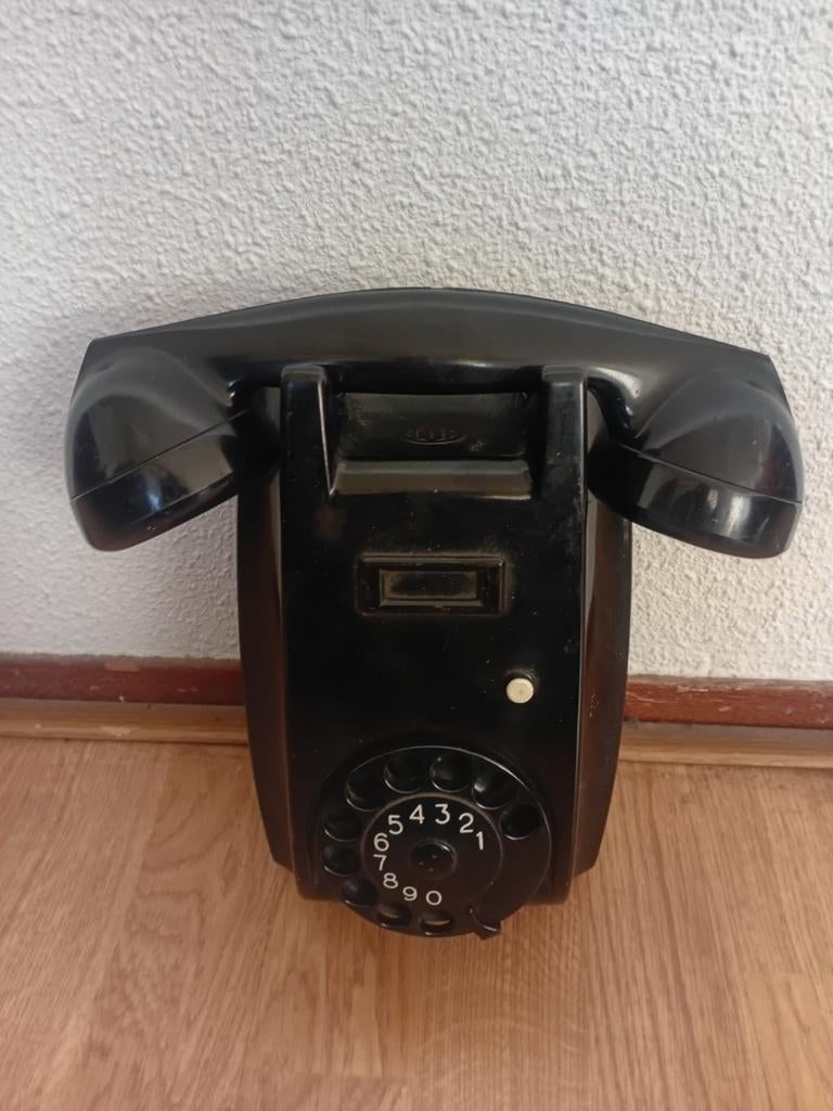 Oude ptt telefoon, Ophalen