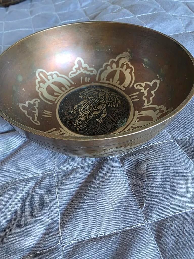 Mooie bewerkte klankschaal - 709 gr, Ø 15 cm, Boeken, Ophalen of Verzenden, Gelezen, Meditatie of Yoga, Instructieboek