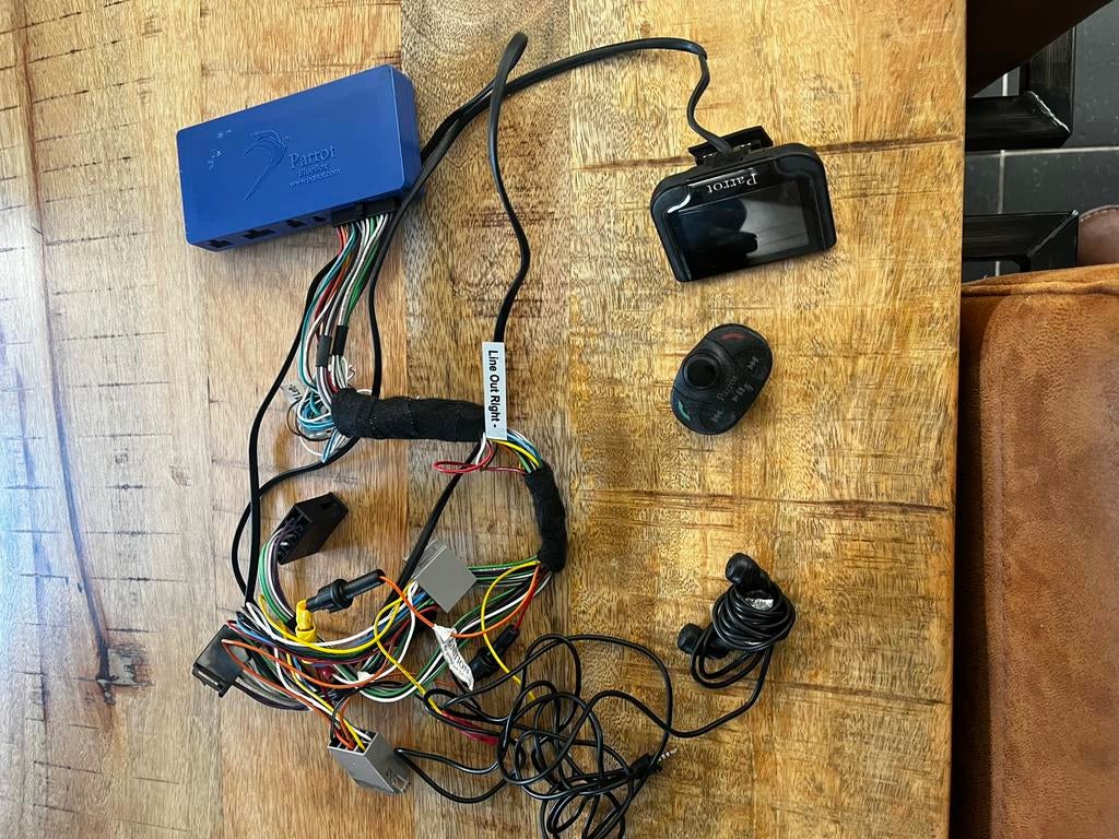 Parrot carkit mki9200 bluetooth muziek streamen, Ophalen of Verzenden, Gebruikt