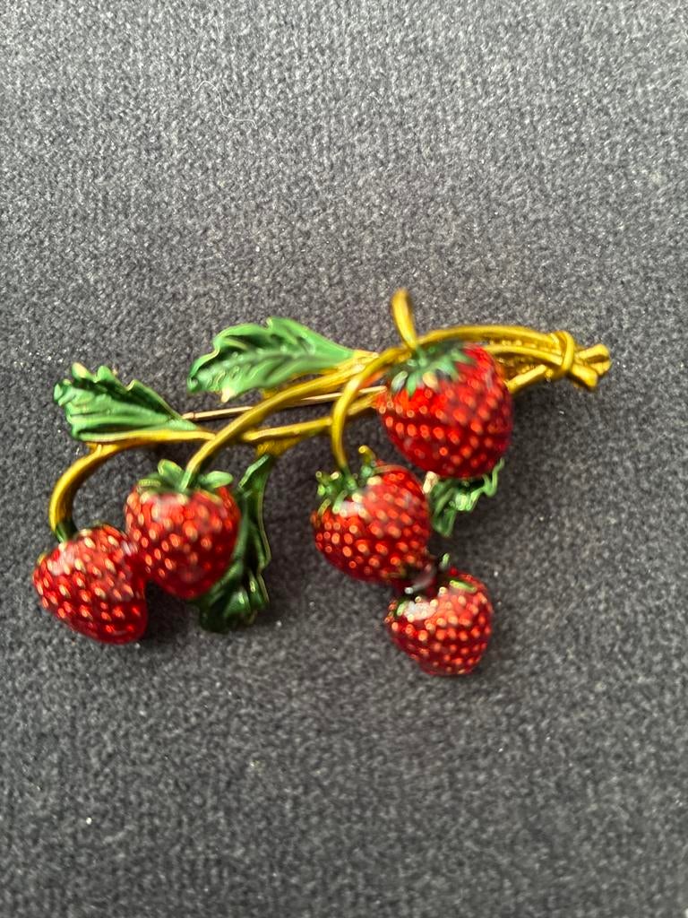 Broche met aardbeien, Overige materialen, 4 tot 7 cm, Gebruikt, Ophalen of Verzenden