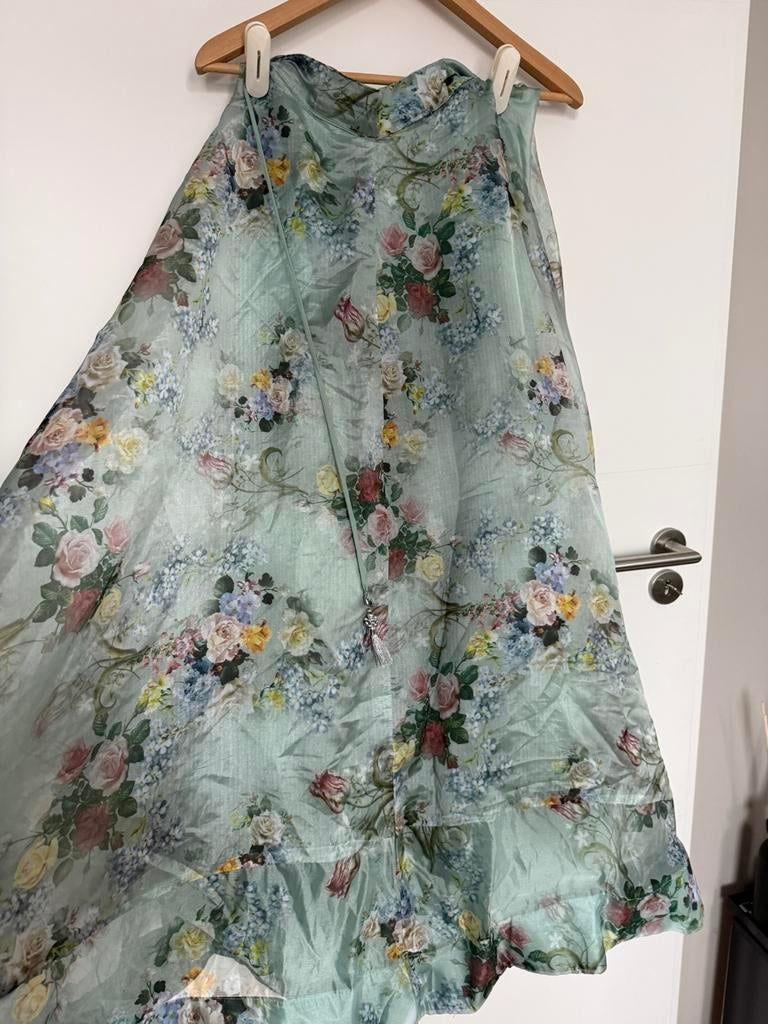Lehenga met bloemen, Ophalen of Verzenden, Zo goed als nieuw, Maat 34 (XS) of kleiner, Overige typen